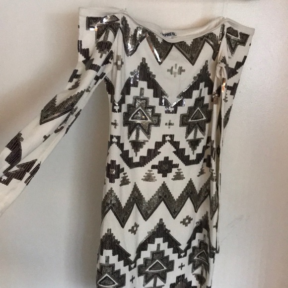 Off shoulder Tribal print sequence - Picture 2 of 6